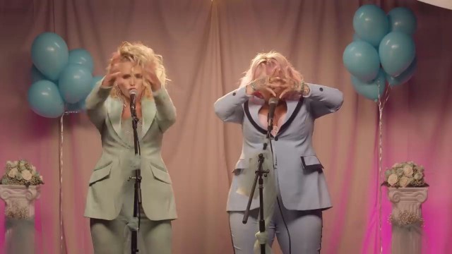 sexy ladies me Miranda Lambert and elle king singing Drunk (And I Don't Wanna Go Home) (Official Video)